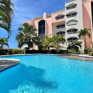  Hébergement de vacances Hana Iti Breathtaking On The Ocean At The Entrance Of
